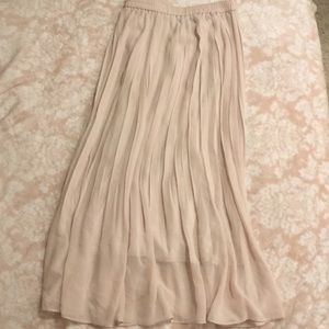 Pleated skirt